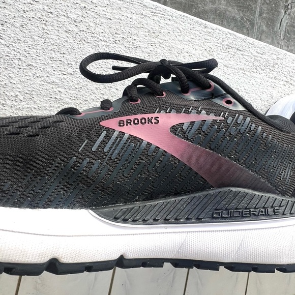 Brooks Women's Running Shoe 9.5 Addiction GTS 15 Almost new! - Picture 6 of 8